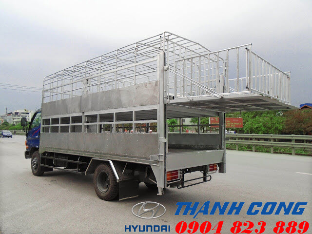 Xe tải 7 tấn Hyundai 110S chở lợn 2 tầng